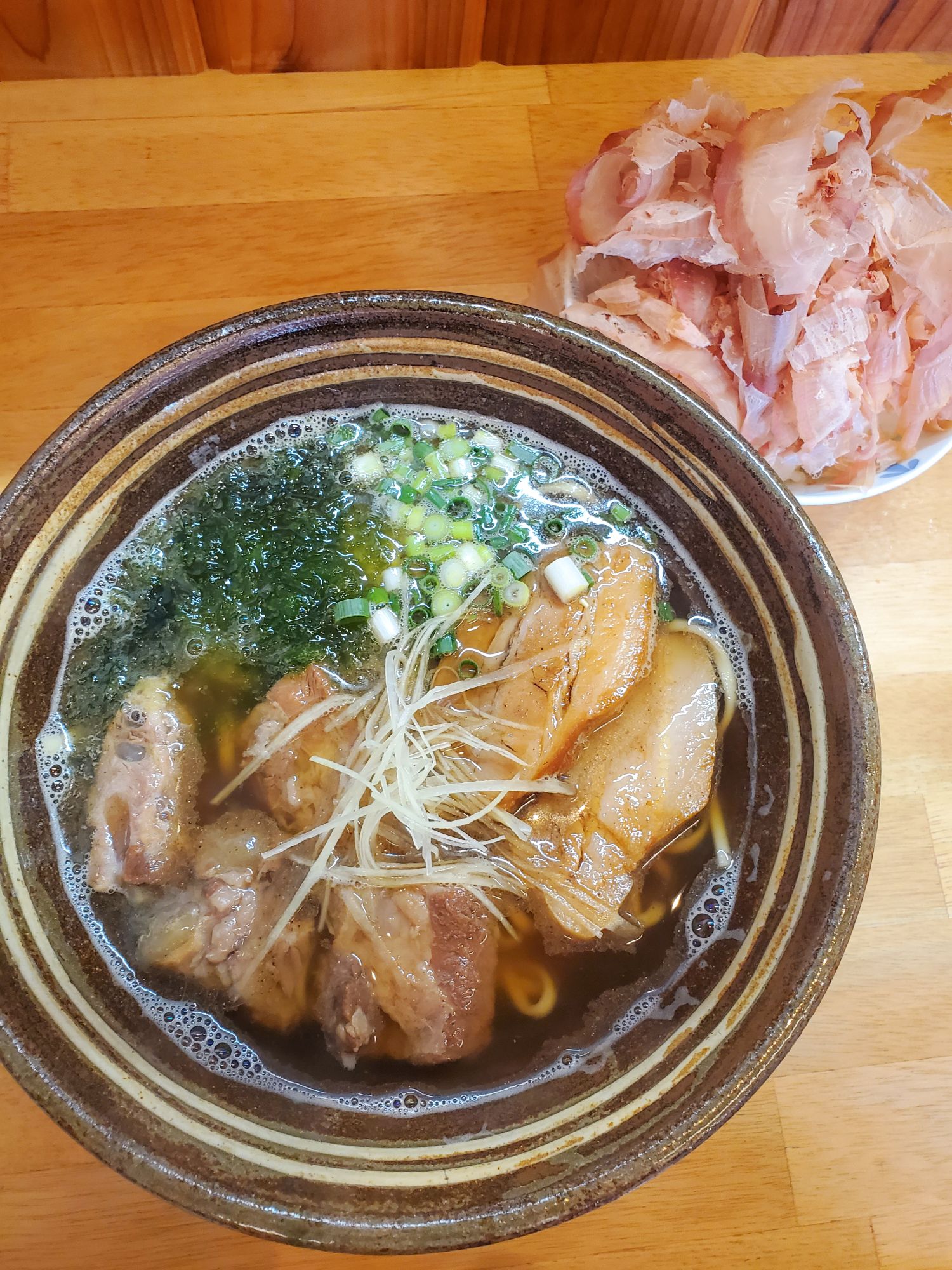 沖縄グルメ　沖縄そば海と麦と