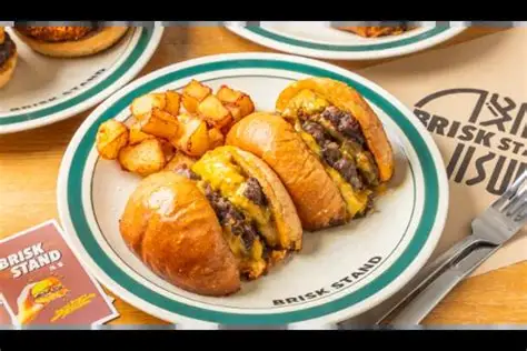 ハンバーガー日本一が沖縄へ初上陸！🍔